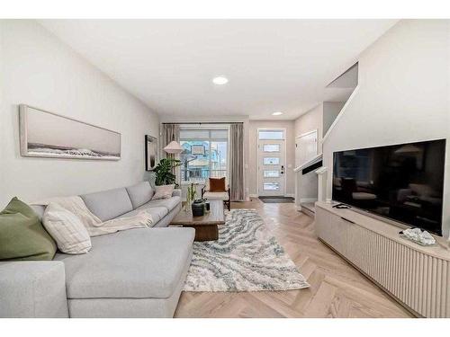 114 Clydesdale Avenue, Cochrane, AB - Indoor Photo Showing Living Room