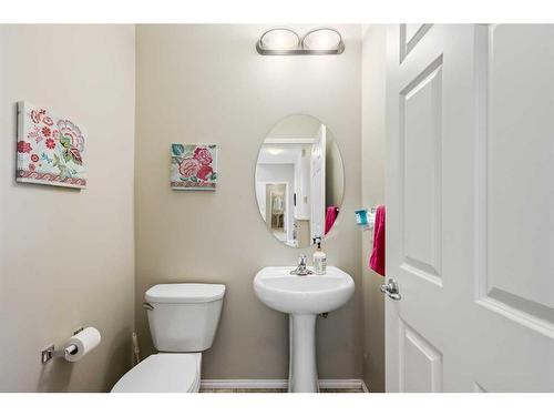 224 Silverado Range Heights Sw, Calgary, AB - Indoor Photo Showing Bathroom