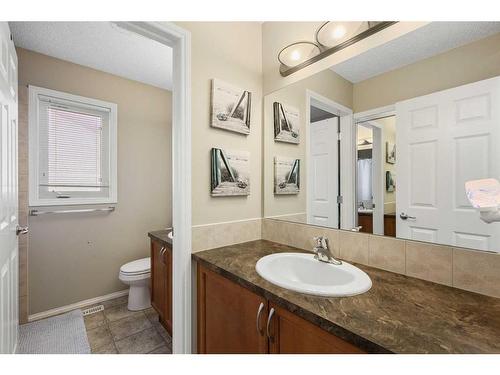 224 Silverado Range Heights Sw, Calgary, AB - Indoor Photo Showing Bathroom