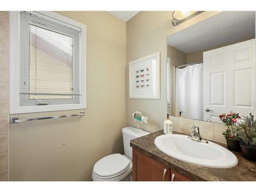 224 Silverado Range Heights Sw, Calgary, AB - Indoor Photo Showing Bathroom