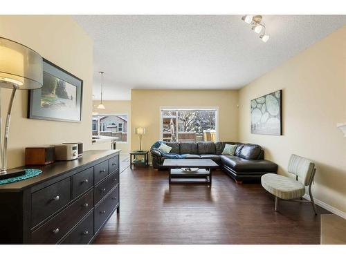 224 Silverado Range Heights Sw, Calgary, AB - Indoor Photo Showing Living Room