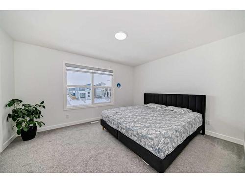 240 Belmont Boulevard Sw, Calgary, AB - Indoor Photo Showing Bedroom