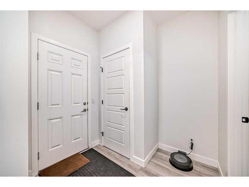 240 Belmont Boulevard Sw, Calgary, AB - Indoor Photo Showing Other Room