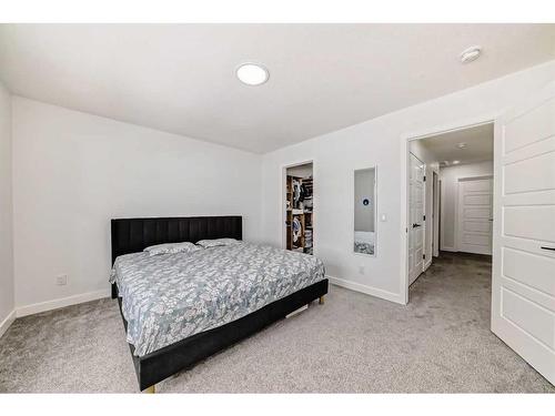 240 Belmont Boulevard Sw, Calgary, AB - Indoor Photo Showing Bedroom