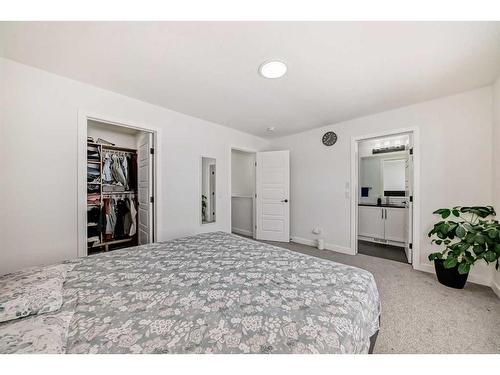 240 Belmont Boulevard Sw, Calgary, AB - Indoor Photo Showing Bedroom