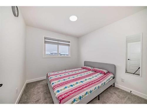 240 Belmont Boulevard Sw, Calgary, AB - Indoor Photo Showing Bedroom