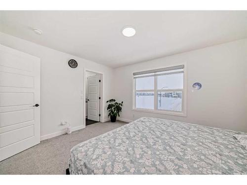 240 Belmont Boulevard Sw, Calgary, AB - Indoor Photo Showing Bedroom