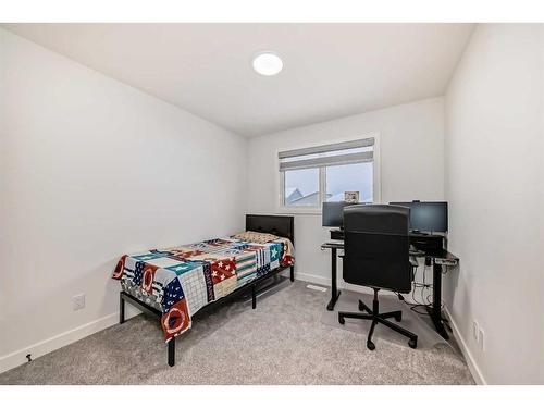 240 Belmont Boulevard Sw, Calgary, AB - Indoor Photo Showing Bedroom