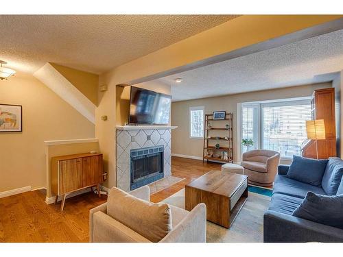 1-533 14 Avenue Sw, Calgary, AB - Indoor Photo Showing Living Room With Fireplace