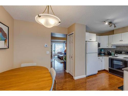 1-533 14 Avenue Sw, Calgary, AB - Indoor Photo Showing Kitchen