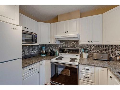 1-533 14 Avenue Sw, Calgary, AB - Indoor Photo Showing Kitchen