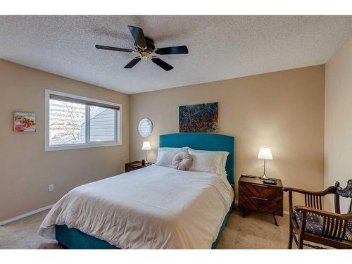 1-533 14 Avenue Sw, Calgary, AB - Indoor Photo Showing Bedroom