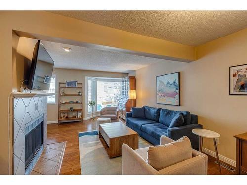 1-533 14 Avenue Sw, Calgary, AB - Indoor Photo Showing Living Room With Fireplace