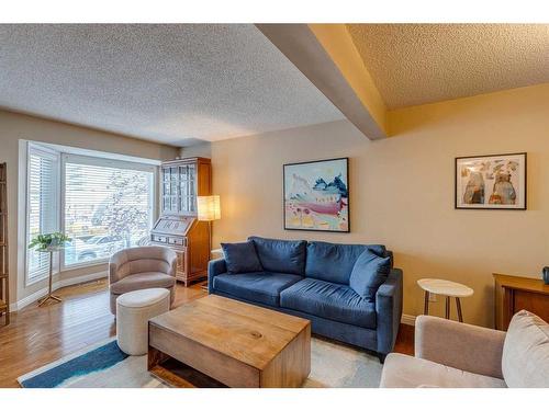 1-533 14 Avenue Sw, Calgary, AB - Indoor Photo Showing Living Room