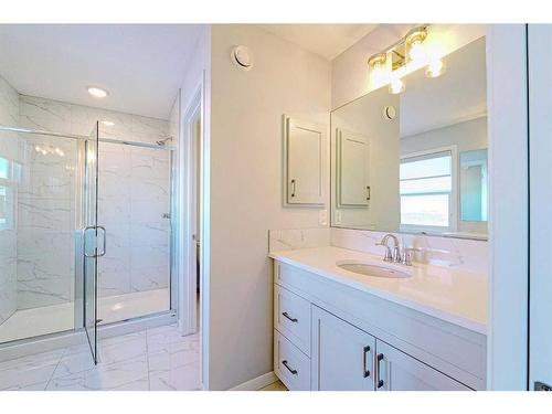 36 Belmont Terrace Sw, Calgary, AB - Indoor Photo Showing Bathroom