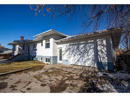 4618 48 Street, Olds, AB - Outdoor