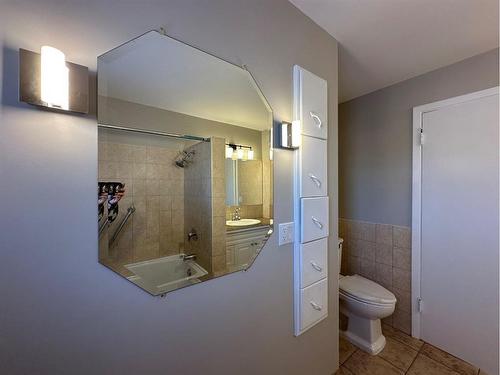 4618 48 Street, Olds, AB - Indoor Photo Showing Bathroom