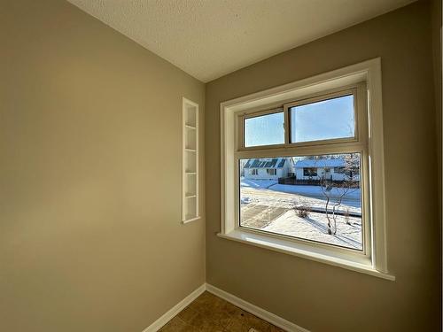 4618 48 Street, Olds, AB - Indoor Photo Showing Other Room