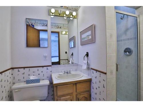 47 Edenwold Crescent Nw, Calgary, AB - Indoor Photo Showing Bathroom