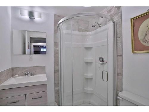 47 Edenwold Crescent Nw, Calgary, AB - Indoor Photo Showing Bathroom