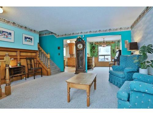 47 Edenwold Crescent Nw, Calgary, AB - Indoor Photo Showing Living Room