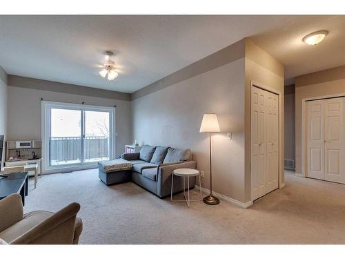 403-16 Poplar Avenue, Okotoks, AB - Indoor Photo Showing Living Room