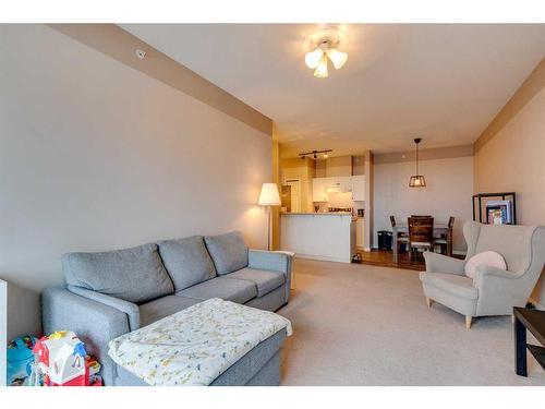 403-16 Poplar Avenue, Okotoks, AB - Indoor Photo Showing Living Room