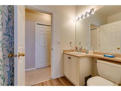 403-16 Poplar Avenue, Okotoks, AB - Indoor Photo Showing Bathroom