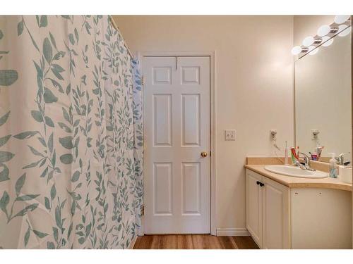 403-16 Poplar Avenue, Okotoks, AB - Indoor Photo Showing Bathroom