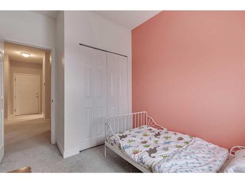 403-16 Poplar Avenue, Okotoks, AB - Indoor Photo Showing Bedroom