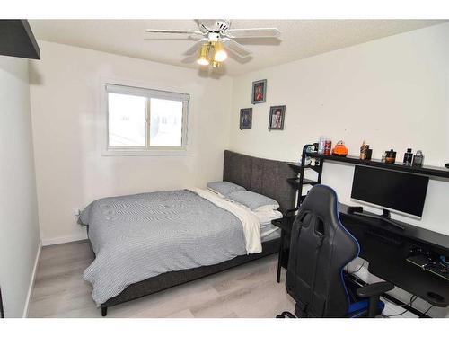 227 Costa Mesa Close Ne, Calgary, AB - Indoor Photo Showing Bedroom