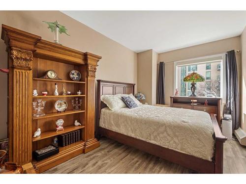 205-200 La Caille Place Sw, Calgary, AB - Indoor Photo Showing Bedroom