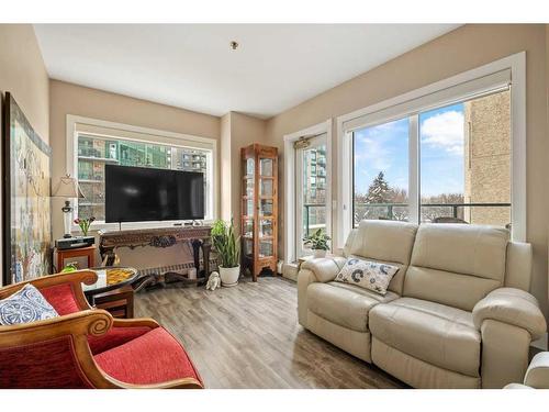 205-200 La Caille Place Sw, Calgary, AB - Indoor Photo Showing Living Room