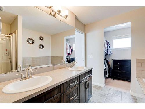 17 Marquis Heights Se, Calgary, AB - Indoor Photo Showing Bathroom