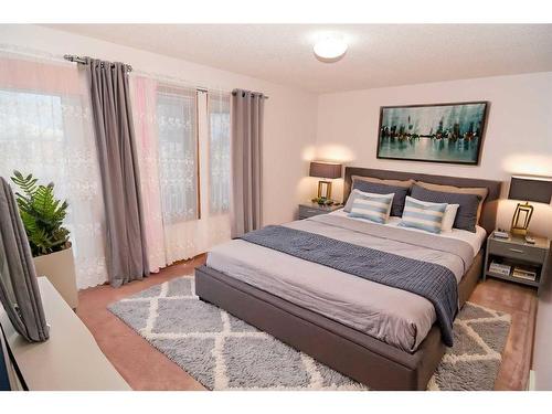 416 Sandringham Place Nw, Calgary, AB - Indoor Photo Showing Bedroom