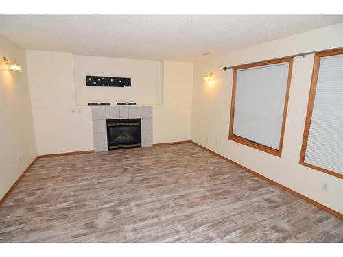 416 Sandringham Place Nw, Calgary, AB - Indoor With Fireplace