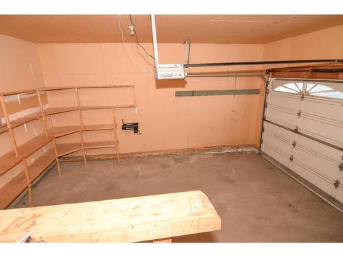 416 Sandringham Place Nw, Calgary, AB - Indoor Photo Showing Garage