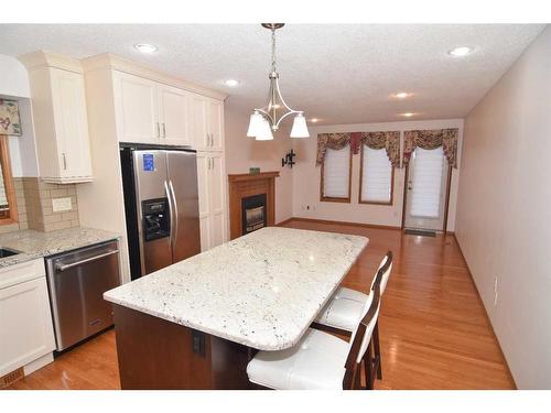 416 Sandringham Place Nw, Calgary, AB - Indoor Photo Showing Kitchen With Stainless Steel Kitchen