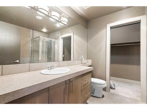 3-2421 29 Street Sw, Calgary, AB - Indoor Photo Showing Bathroom