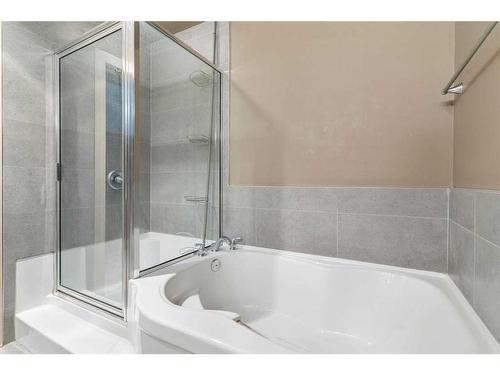 3-2421 29 Street Sw, Calgary, AB - Indoor Photo Showing Bathroom