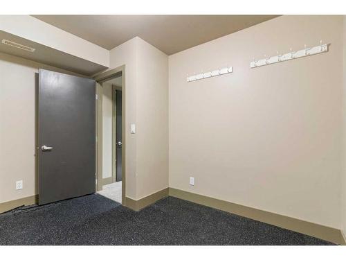 3-2421 29 Street Sw, Calgary, AB - Indoor Photo Showing Other Room