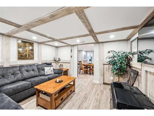 5131 Baines Road Nw, Calgary, AB - Indoor Photo Showing Living Room