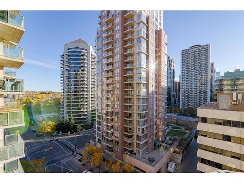 901-683 10 Street Sw, Calgary, AB - Outdoor With Balcony With Facade