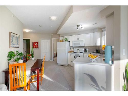 901-683 10 Street Sw, Calgary, AB - Indoor Photo Showing Kitchen