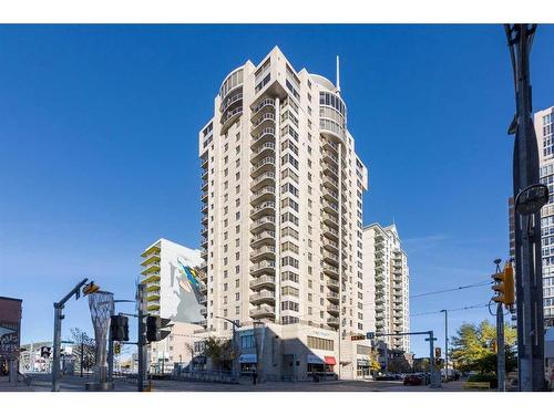 901-683 10 Street Sw, Calgary, AB - Outdoor With Balcony With Facade