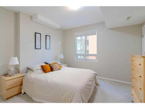 901-683 10 Street Sw, Calgary, AB - Indoor Photo Showing Bedroom