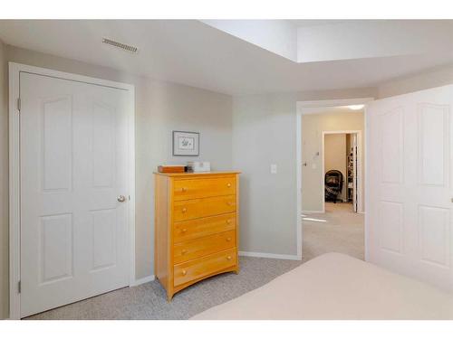 901-683 10 Street Sw, Calgary, AB - Indoor Photo Showing Bedroom