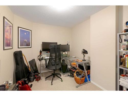 901-683 10 Street Sw, Calgary, AB - Indoor Photo Showing Office