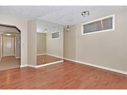 2193 Vimy Way Sw, Calgary, AB - Indoor Photo Showing Other Room