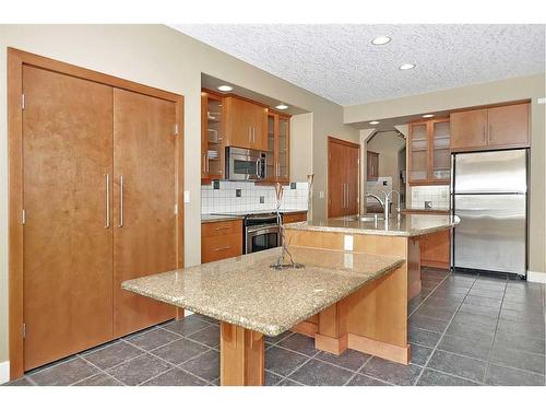 2193 Vimy Way Sw, Calgary, AB - Indoor Photo Showing Kitchen